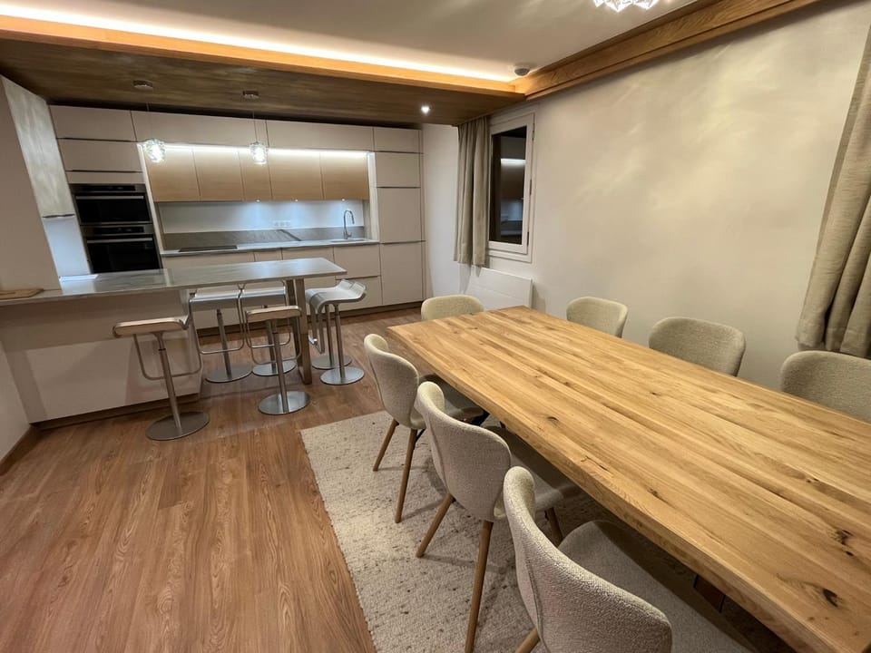 Kitchen or kitchenette, Dining area, dishwasher, oven, kitchen