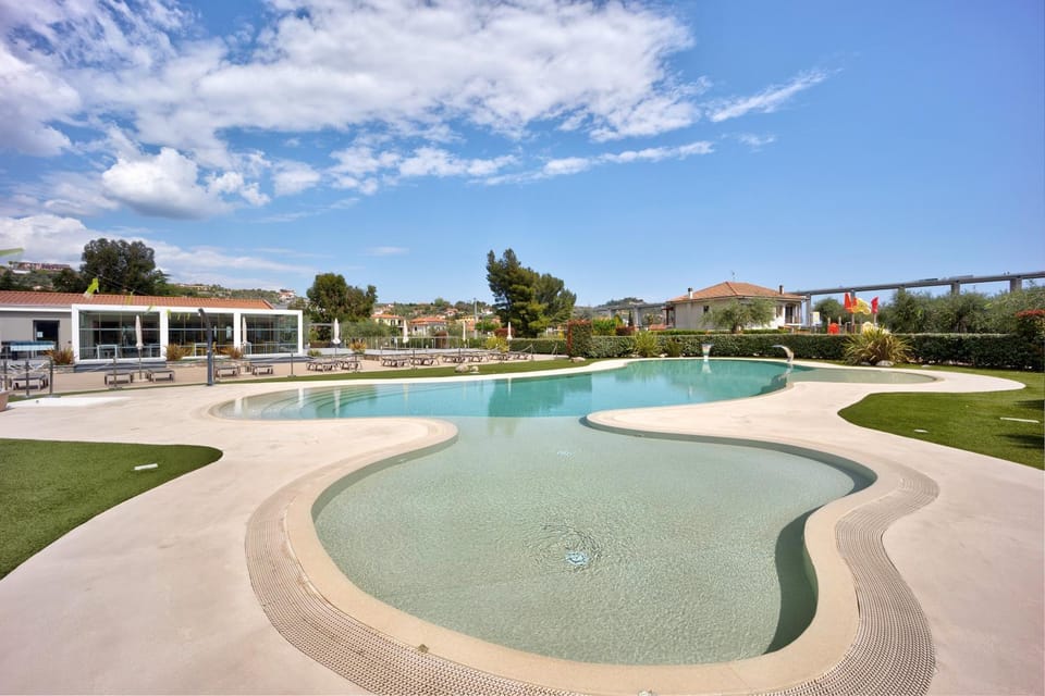 Property building, Swimming pool