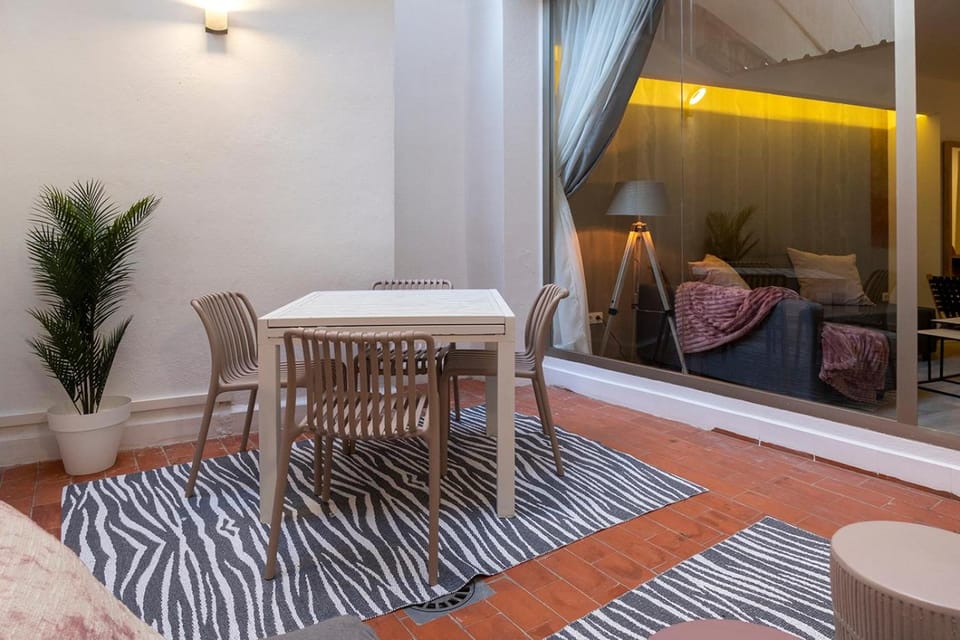 Patio, Off site