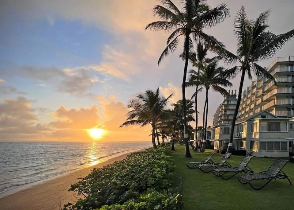 Luxury Beachfront Condo House in Punaluu