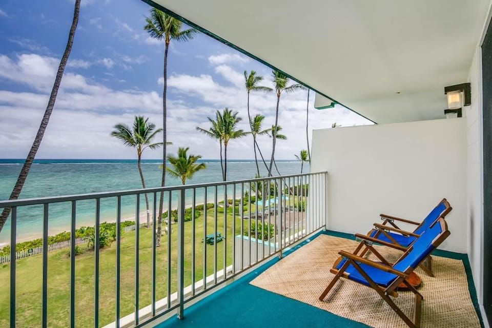 Luxury Beachfront Condo House in Punaluu