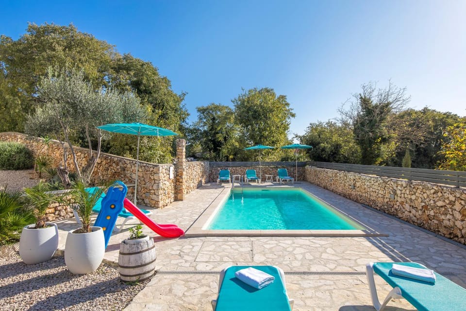 Swimming pool, sunbed