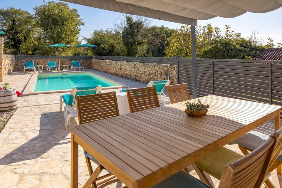 Patio, Dining area, Swimming pool