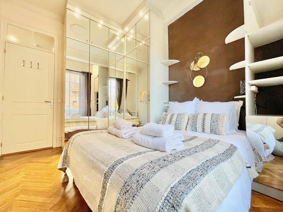 Bed, Photo of the whole room