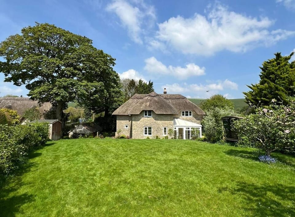 Kings Cottage - Heart of the Deverills - EV Point House in England