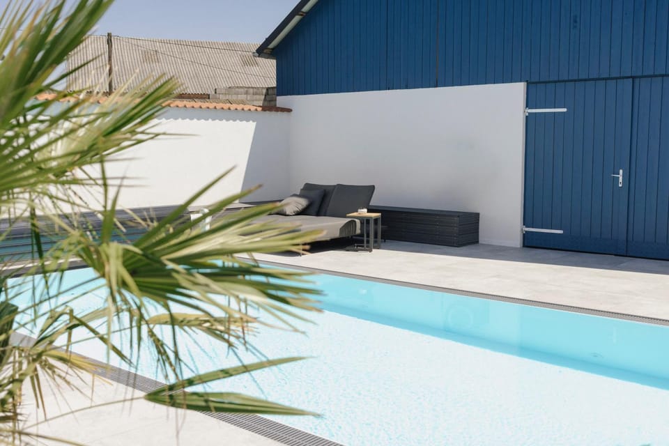 Patio, Pool view, Swimming pool, sunbed