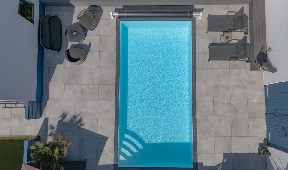 Patio, Pool view, Swimming pool, sunbed