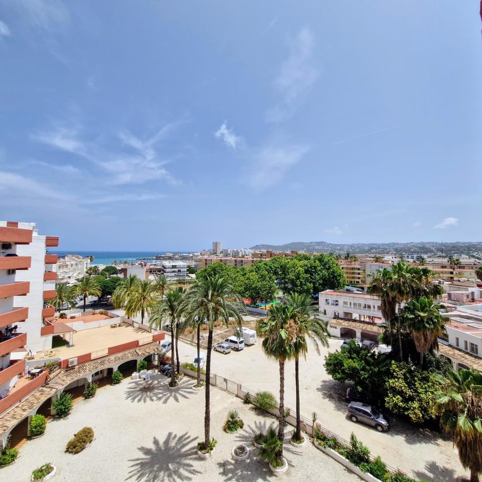 Apartamento, vistas al mar, a 3 minutos de la playa caminando Apartment in Xàbia