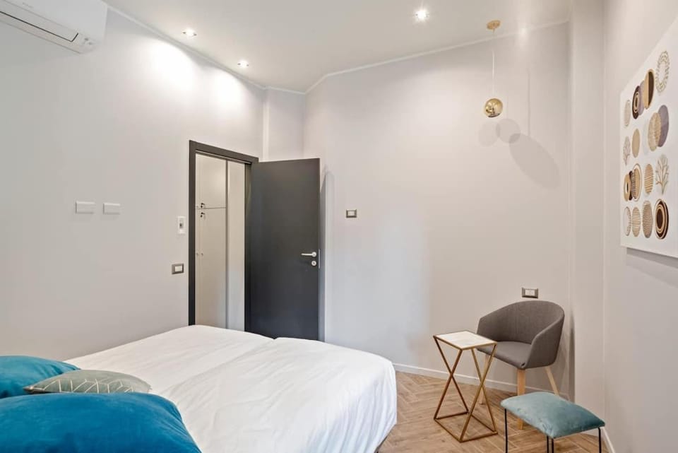 Bed, Photo of the whole room, Bedroom, air conditioner