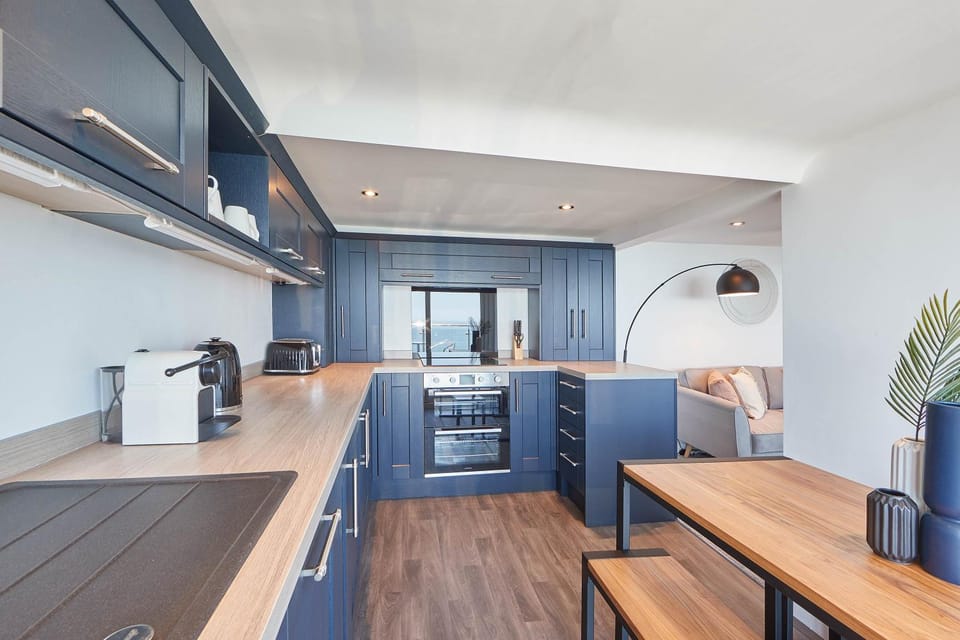 Dining area, kitchen