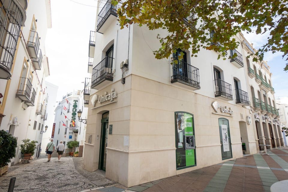 Property building, Facade/entrance, Neighbourhood