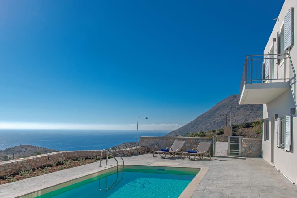 Property building, Sea view, Swimming pool