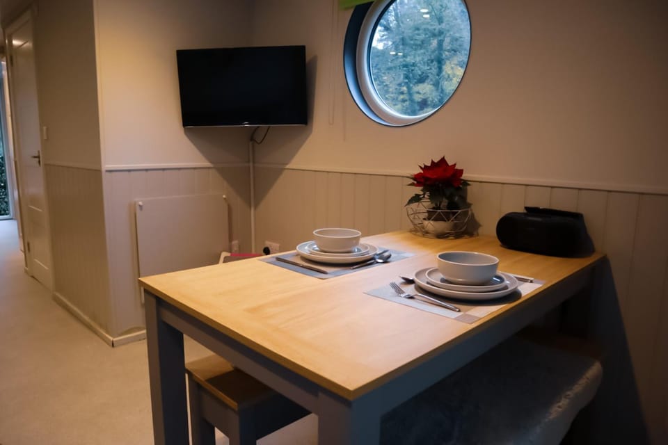 TV and multimedia, Living room, Dining area, Dinner