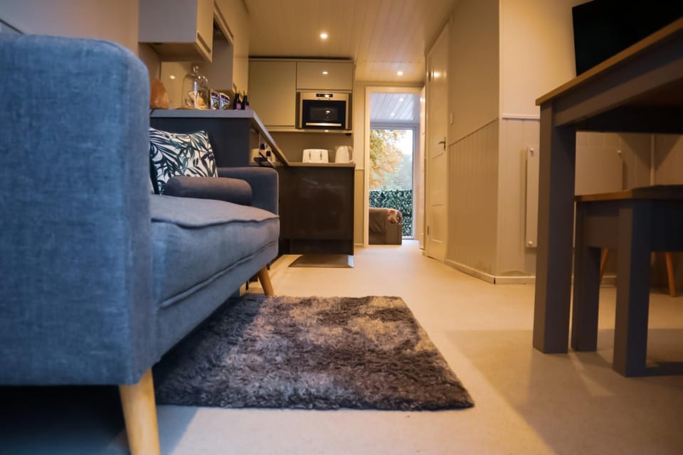 Coffee/tea facilities, Living room, Dining area, minibar, pet friendly, stove, kitchen