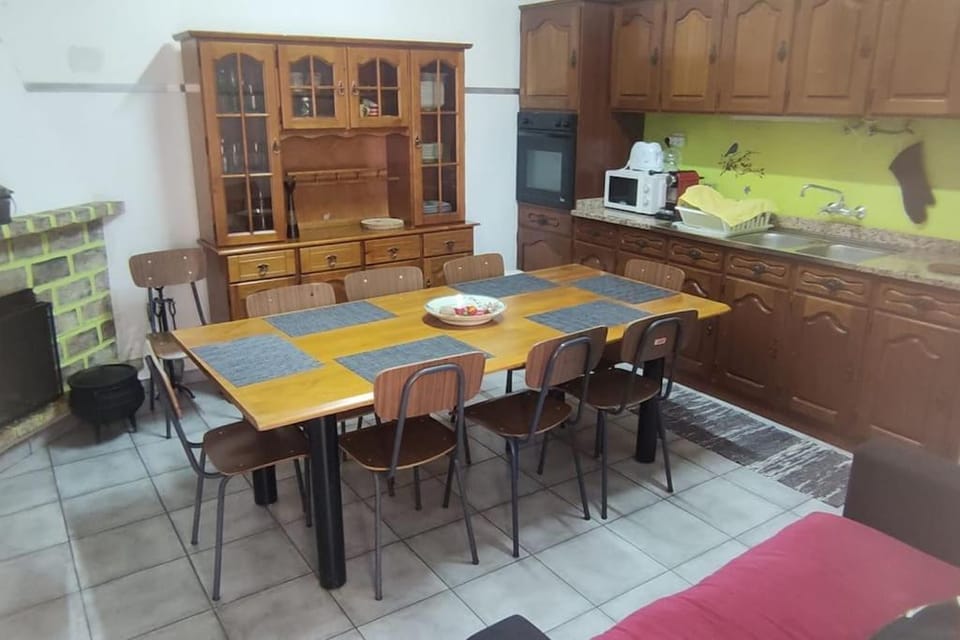 Kitchen or kitchenette, Dining area, minibar, pet friendly, stove
