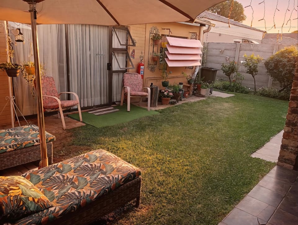Garden, Seating area, Garden view