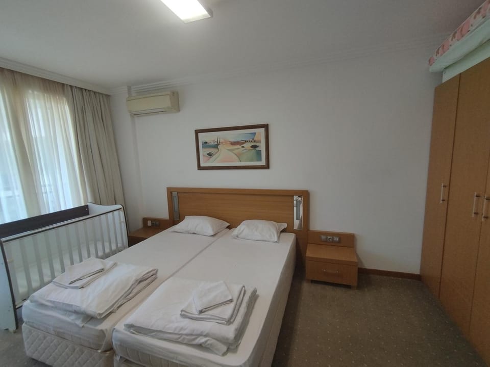 Photo of the whole room, Bedroom, air conditioner