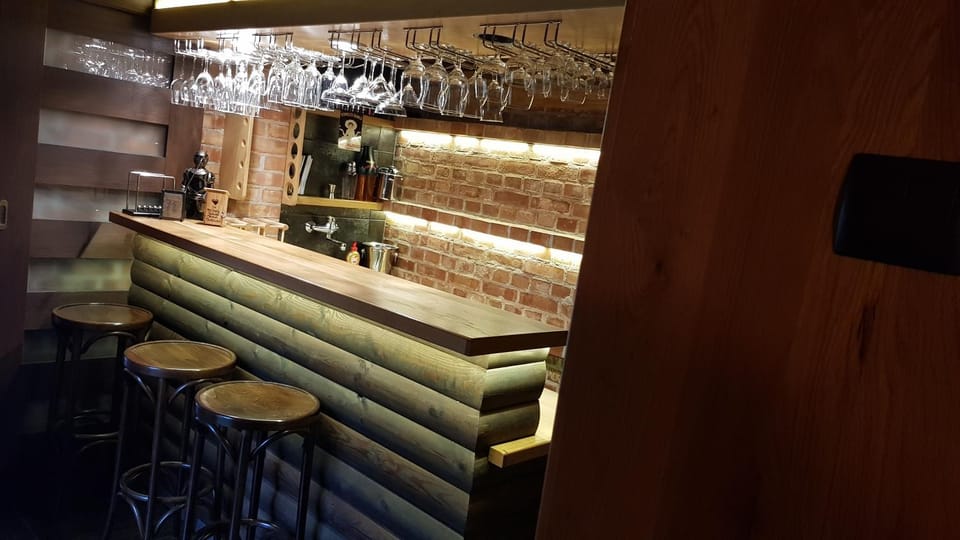 Nightclub / DJ, Sauna, Lounge or bar, Lounge or bar