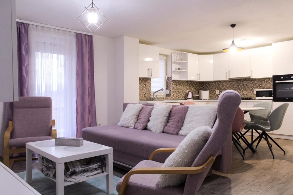 Kitchen or kitchenette, Living room, Seating area, Dining area, dishwasher, minibar, pet friendly, stove