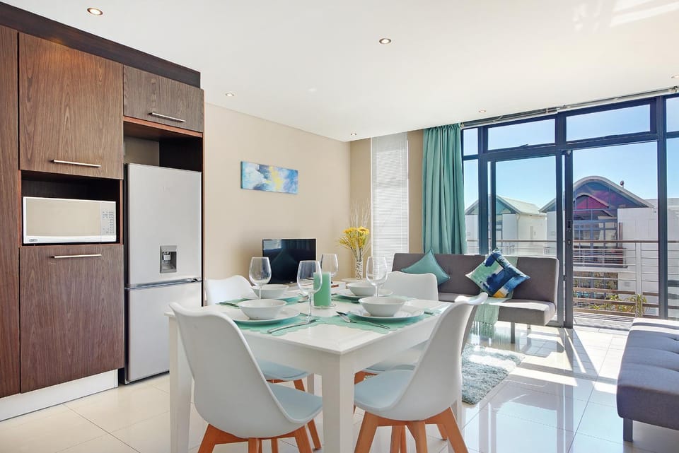 TV and multimedia, Seating area, Dining area