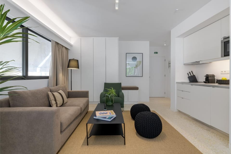 Kitchen or kitchenette, Living room, Seating area