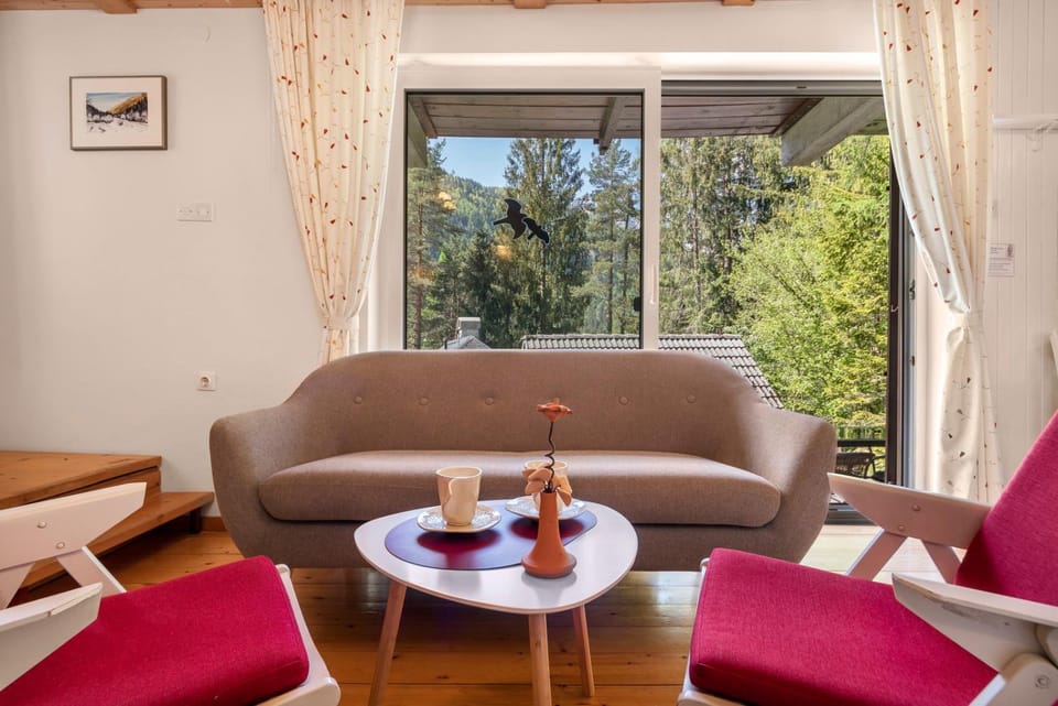 Living room, Seating area, Drinks