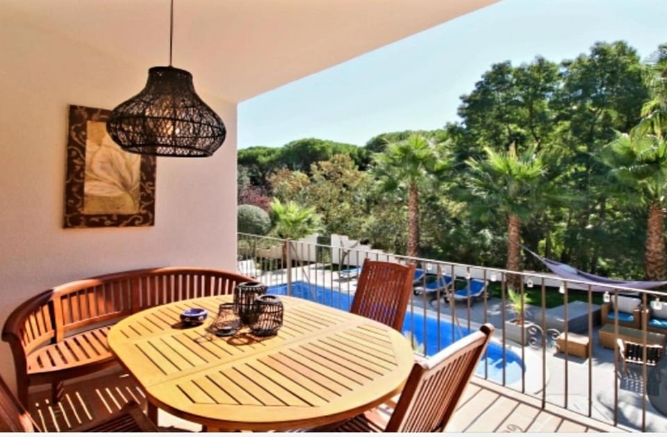 Property building, Balcony/Terrace, Living room