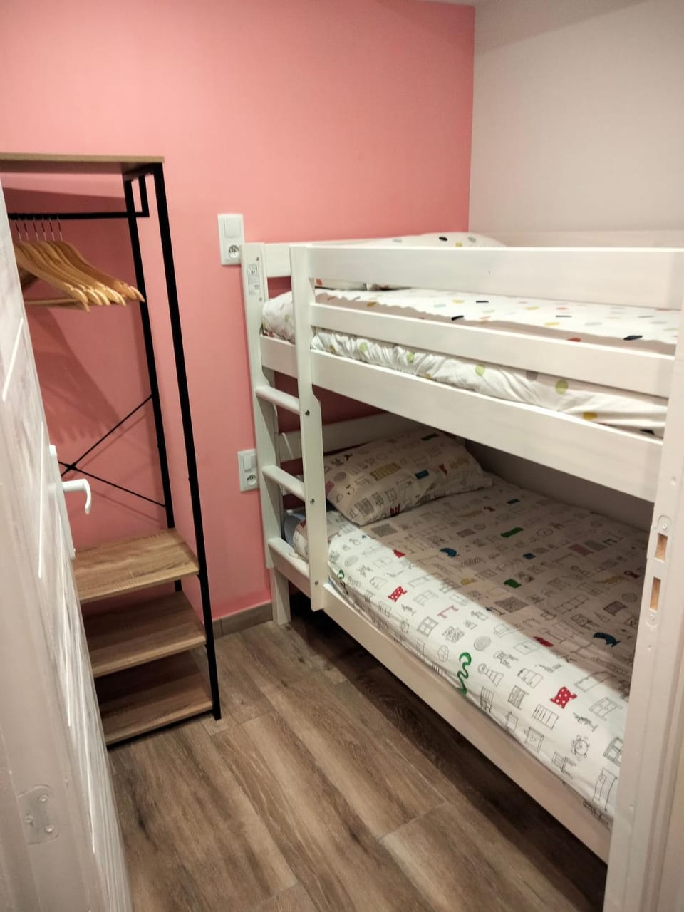 Bedroom, bunk bed