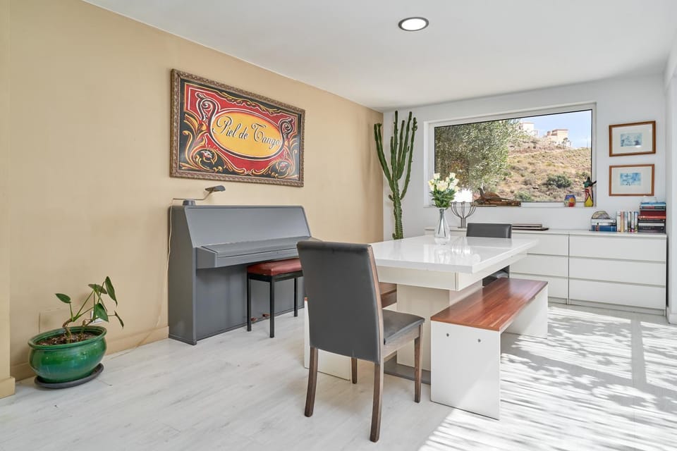 Property building, Kitchen or kitchenette, Living room