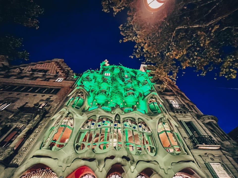 Nearby landmark, Night