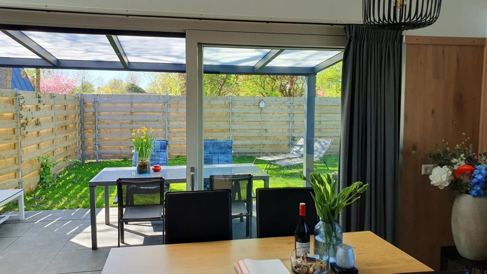 Day, Garden view
