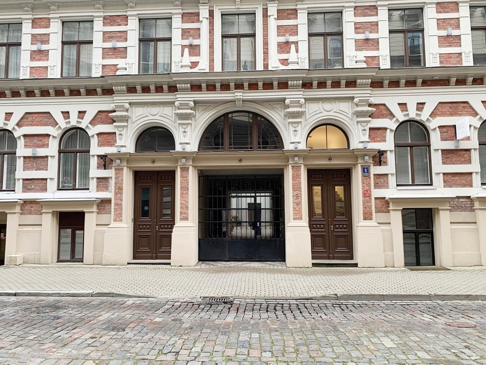 Facade/entrance