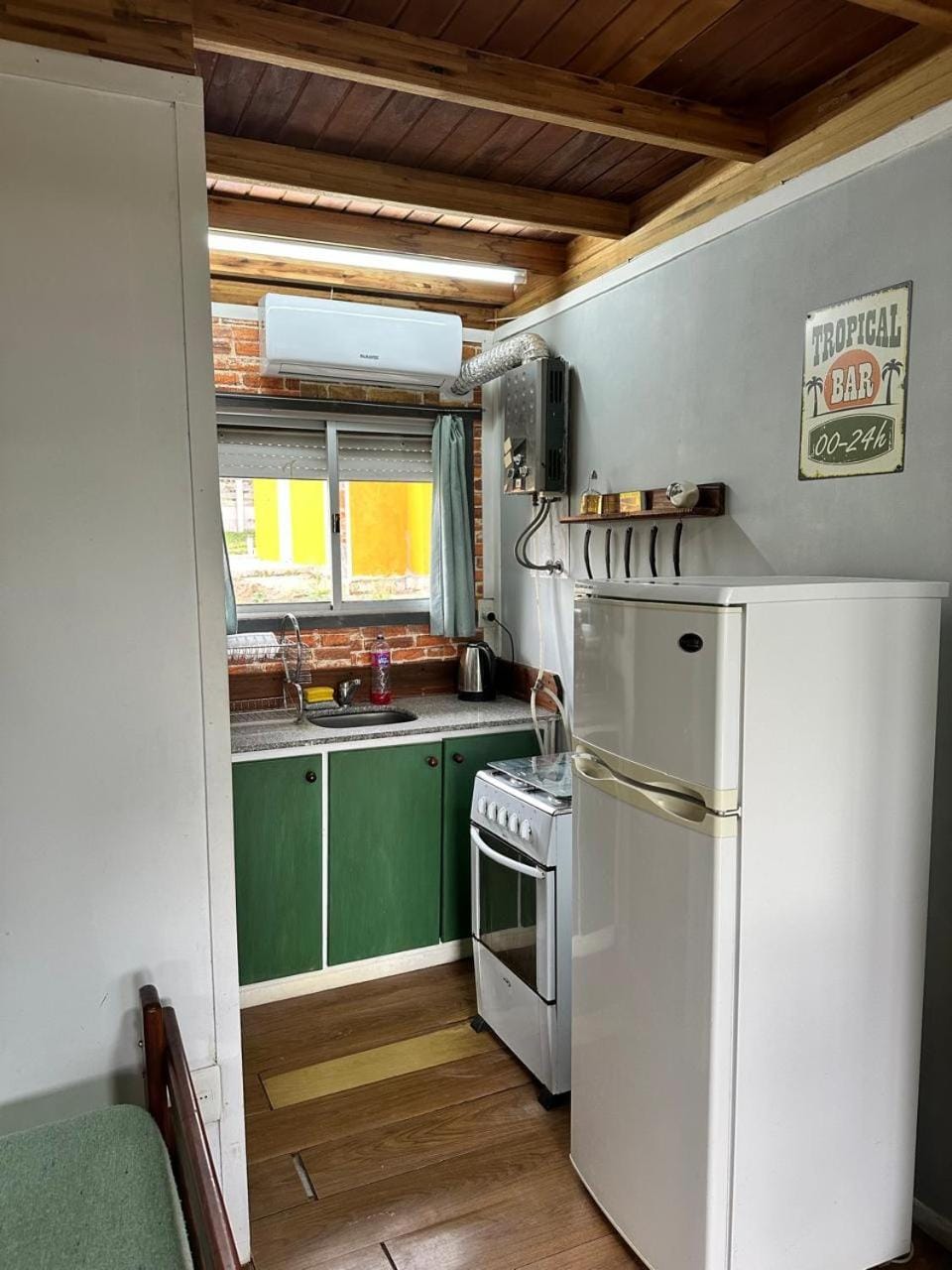 Kitchen or kitchenette, oven, air conditioner