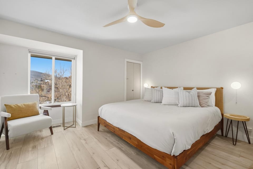 Old Town Views Just Steps to Main Street and Park City Mountain for Skiing, Hiking, Biking Apartment in Park City