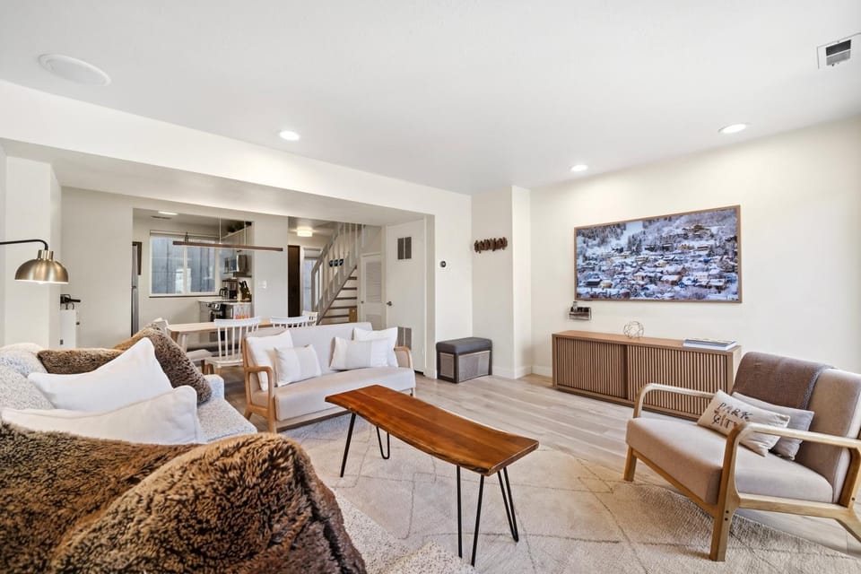 Old Town Views Just Steps to Main Street and Park City Mountain for Skiing, Hiking, Biking Apartment in Park City
