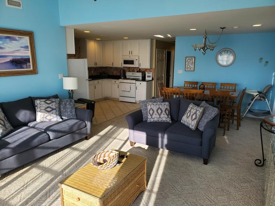 Seating area, Dining area