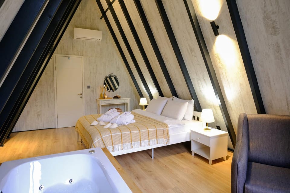 Bed, Hot Tub, Bedroom