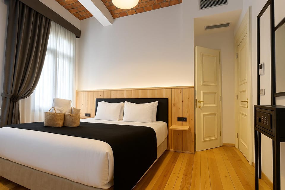 Bed, Photo of the whole room, Bedroom, wardrobe, air conditioner