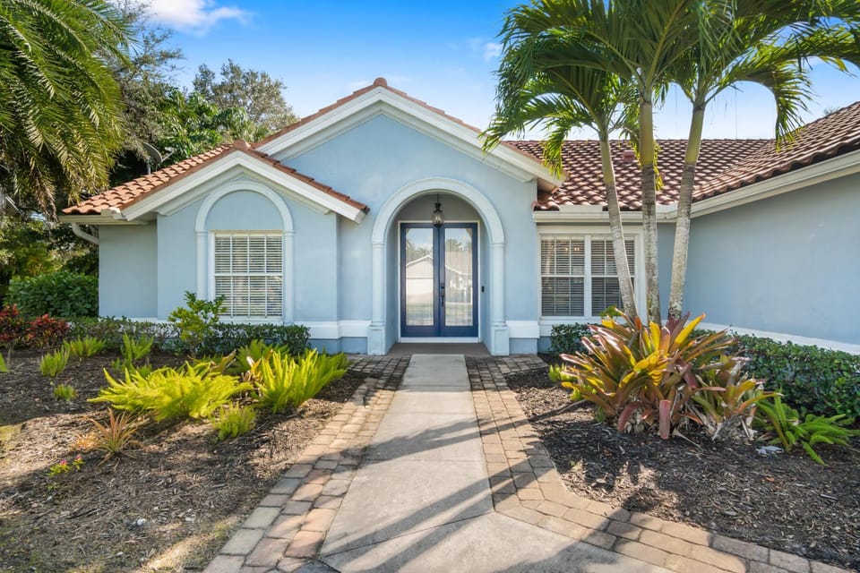 Property building, Patio, Facade/entrance