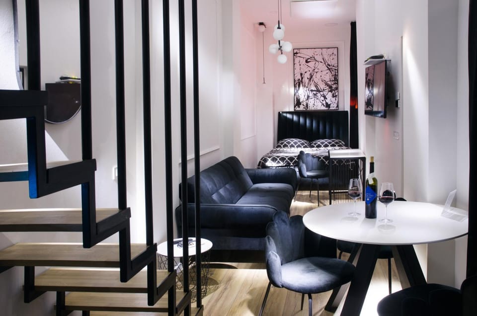 Seating area, Dining area, Bedroom