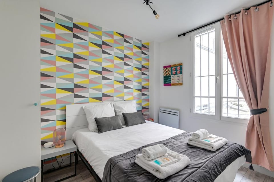 Living room, Bedroom, towels