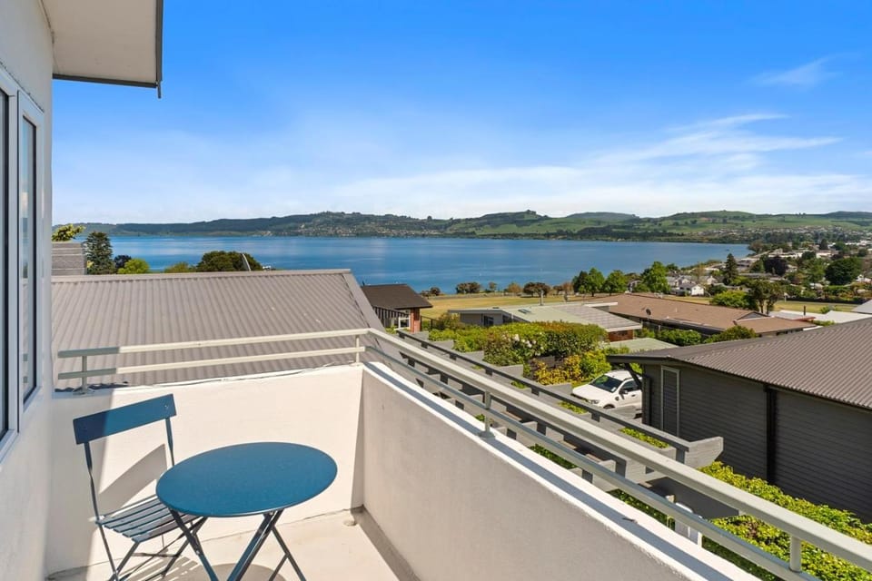 Balcony/Terrace, Lake view