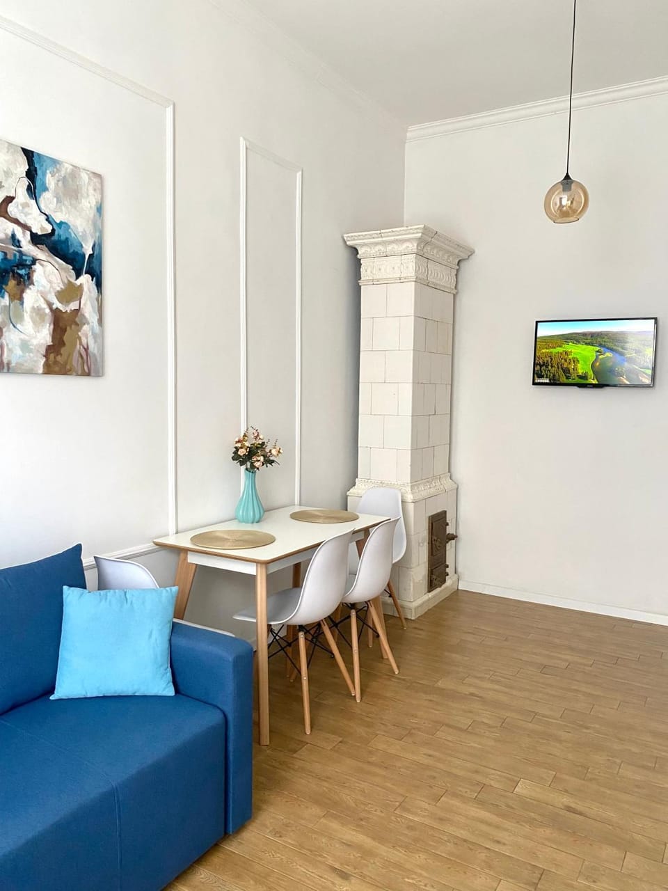 TV and multimedia, Living room, Seating area, Dining area