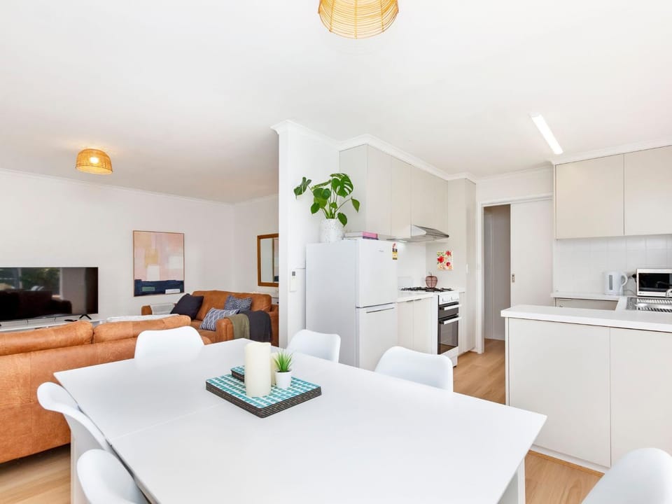 Kitchen or kitchenette, Living room, Dining area