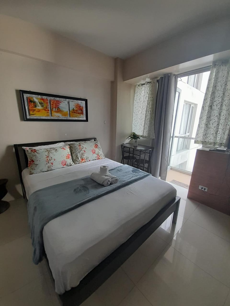 One Palm Tree Villas-Kenzie Place Terminal 3 Airport Apartment in Pasay