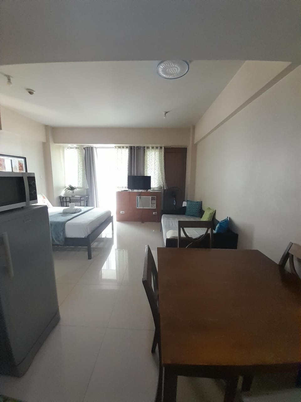 One Palm Tree Villas-Kenzie Place Terminal 3 Airport Apartment in Pasay