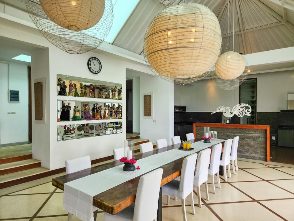 Property building, Dining area, Garden view, Garden view