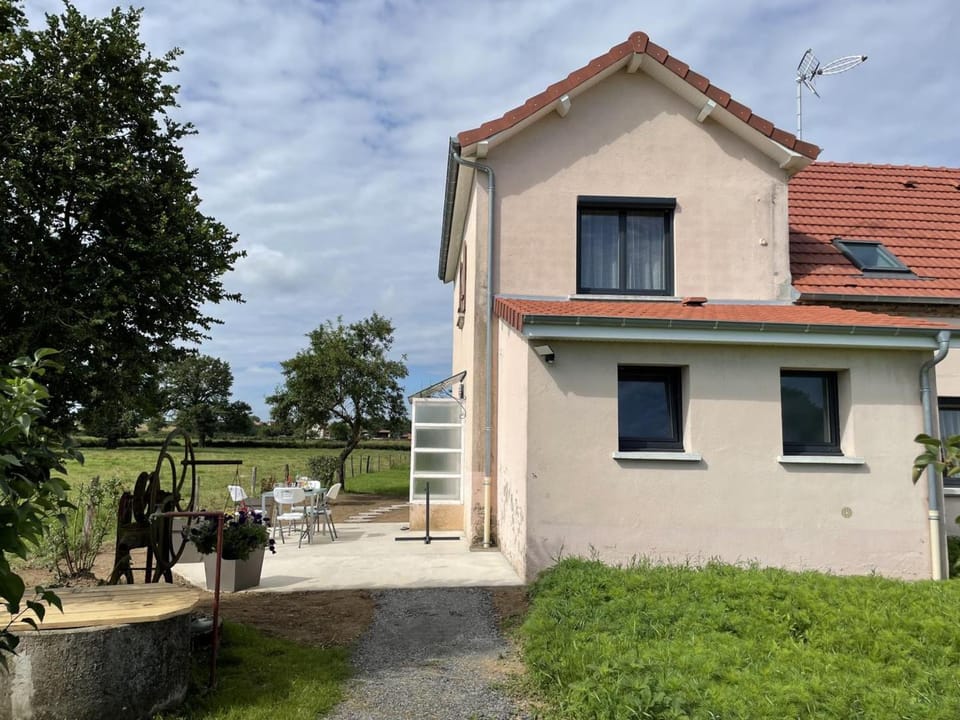 Gîte rénové à Pierrefitte-sur-Loire avec jardin et parking - FR-1-489-347 House in Auvergne-Rhône-Alpes