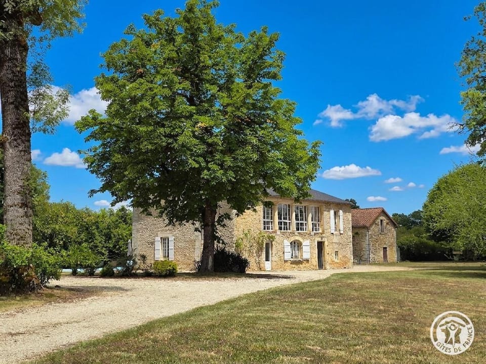 Grande maison rénovée avec piscine privée et parc, idéale pour vacances en famille en Dordogne - FR-1-616-216 House in Nouvelle-Aquitaine