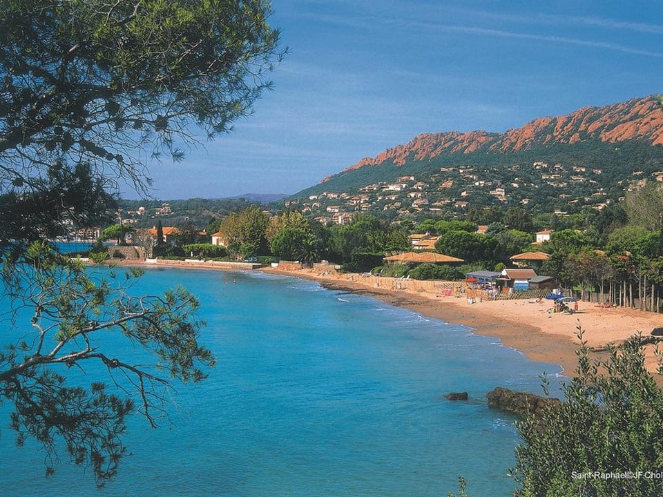 Appartement avec climatisation et parking - 4 pers. - FR-1-226A-121 Apartment in Saint-Raphael